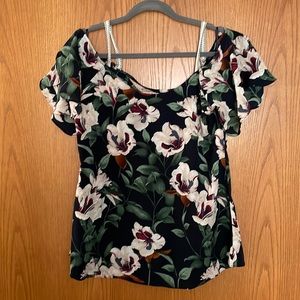 Really cute off the shoulder blouse. Worn once.